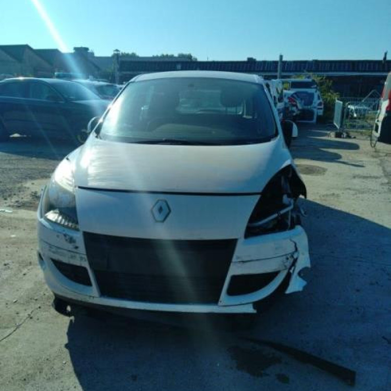 Pare boue avant droit RENAULT SCENIC 3 Photo n°6