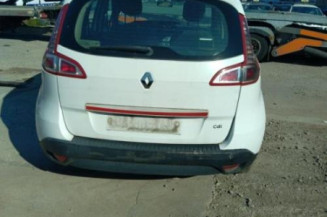 Pare boue avant droit RENAULT SCENIC 3