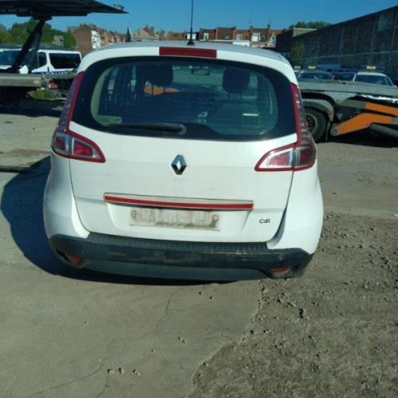 Pare boue avant droit RENAULT SCENIC 3 Photo n°10