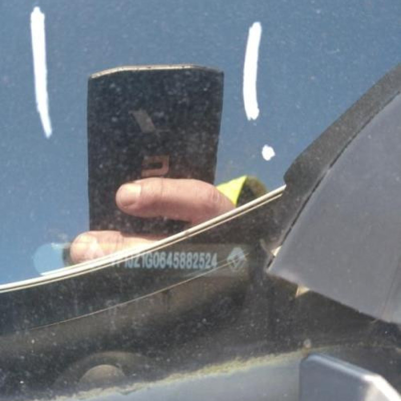 Pare boue avant droit RENAULT SCENIC 3 Photo n°11