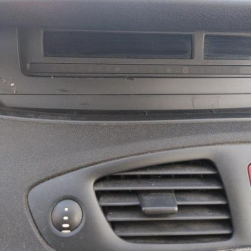 Pare boue avant droit RENAULT SCENIC 3 Photo n°12