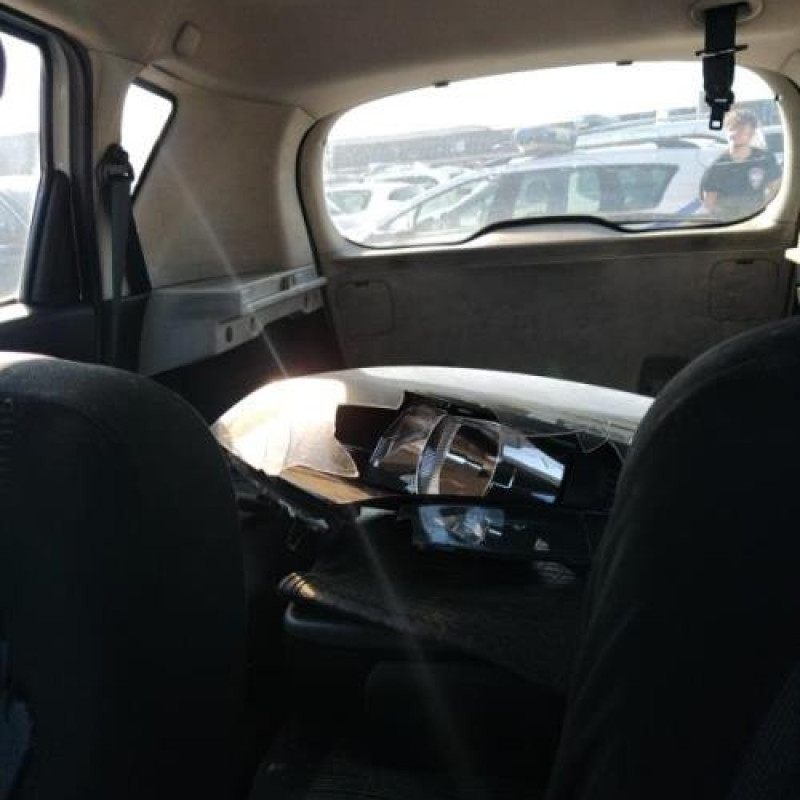 Pare boue avant droit RENAULT SCENIC 3 Photo n°14