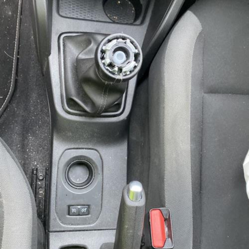 Crochet de remorquage DACIA DUSTER 2 Photo n°17