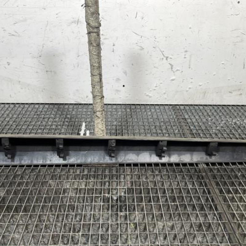 Baguette de porte avant droite RENAULT MEGANE 3 Photo n°4