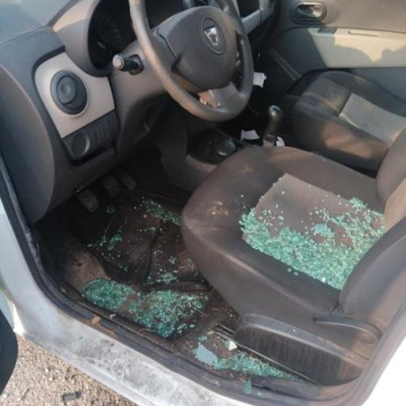 Crochet de remorquage DACIA DOKKER Photo n°8