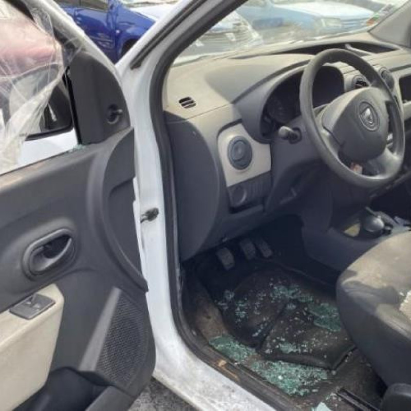 Crochet de remorquage DACIA DOKKER Photo n°16