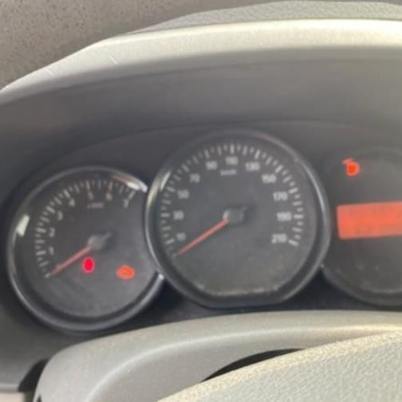 Crochet de remorquage DACIA DOKKER Photo n°19