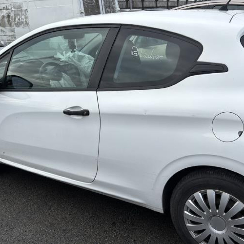 Crochet de remorquage PEUGEOT 208 1 Photo n°6