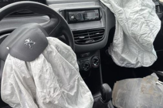 Crochet de remorquage PEUGEOT 208 1