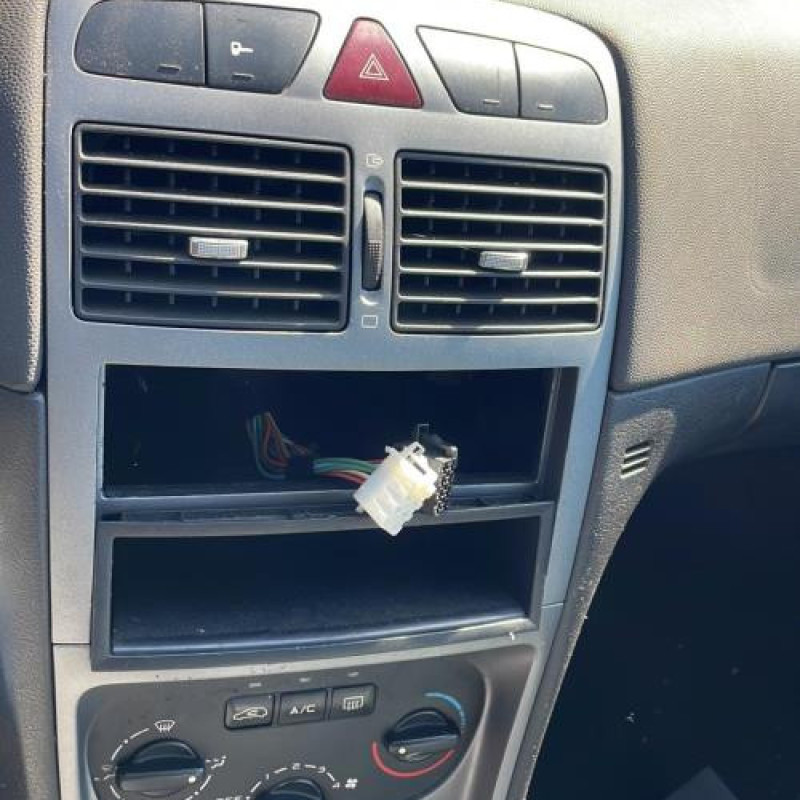 Pare boue avant droit PEUGEOT 307 Photo n°5