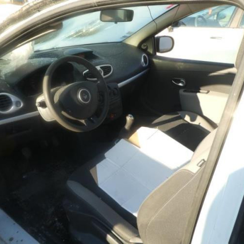 Pare boue avant droit RENAULT CLIO 3 Photo n°5