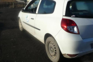 Pare boue avant droit RENAULT CLIO 3