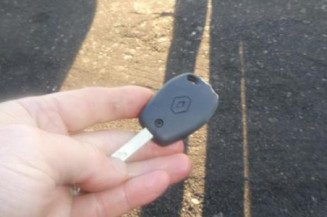 Pare boue avant droit RENAULT CLIO 3