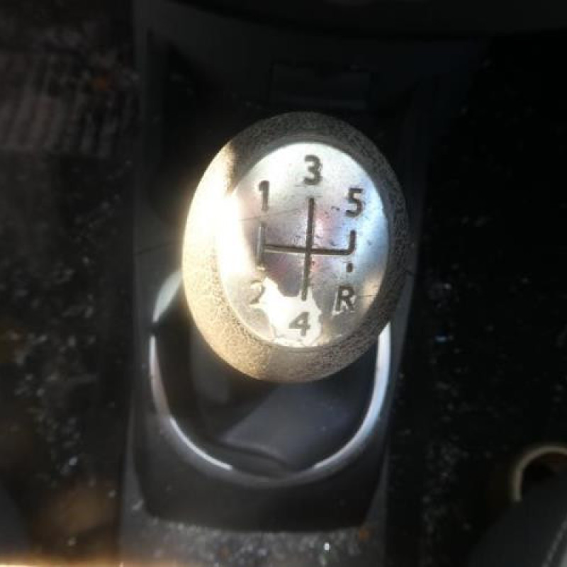 Pare boue avant droit RENAULT CLIO 3 Photo n°12