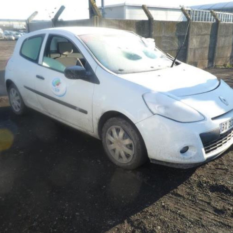 Pare boue avant droit RENAULT CLIO 3 Photo n°14