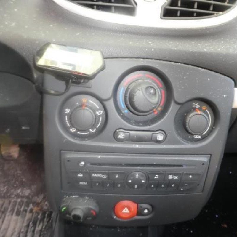 Pare boue avant droit RENAULT CLIO 3 Photo n°15