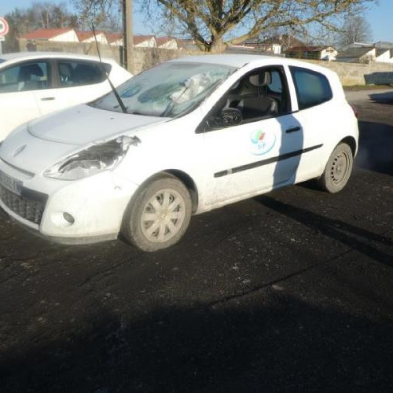 Pare boue avant droit RENAULT CLIO 3 Photo n°16