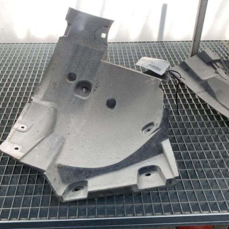 Pare boue avant droit DACIA SANDERO 3 Photo n°4