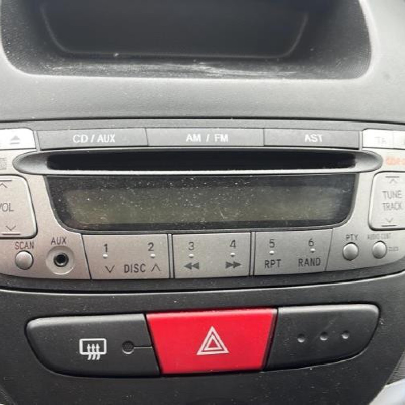 Pare boue avant droit PEUGEOT 107 Photo n°5