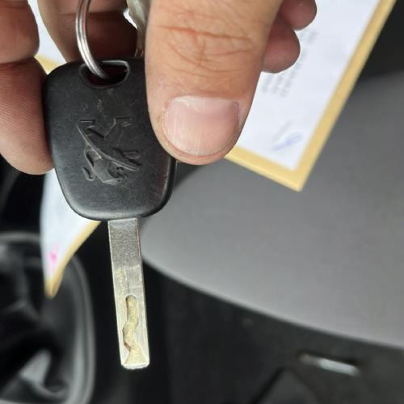 Pare boue avant droit PEUGEOT 107 Photo n°6