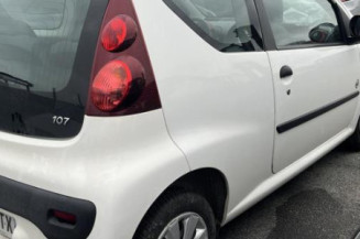 Pare boue avant droit PEUGEOT 107