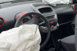 Pare boue avant droit PEUGEOT 107