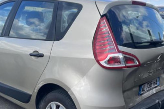 Pare boue avant droit RENAULT SCENIC 3