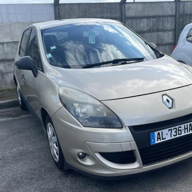 Pare boue avant droit RENAULT SCENIC 3 Photo n°7