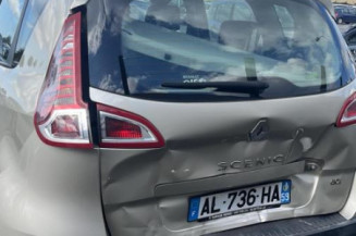 Pare boue avant droit RENAULT SCENIC 3