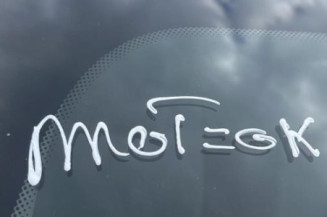 Pare boue avant droit RENAULT SCENIC 3