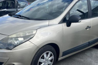 Pare boue avant droit RENAULT SCENIC 3