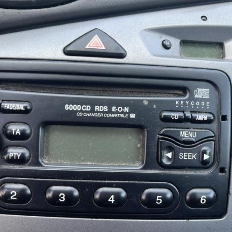 Pare boue avant gauche FORD FOCUS 1 Photo n°6