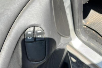 Pare boue avant gauche FORD FOCUS 1