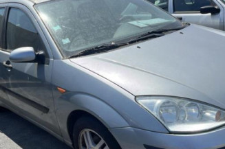 Pare boue avant gauche FORD FOCUS 1