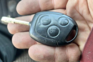 Pare boue avant gauche FORD FOCUS 1