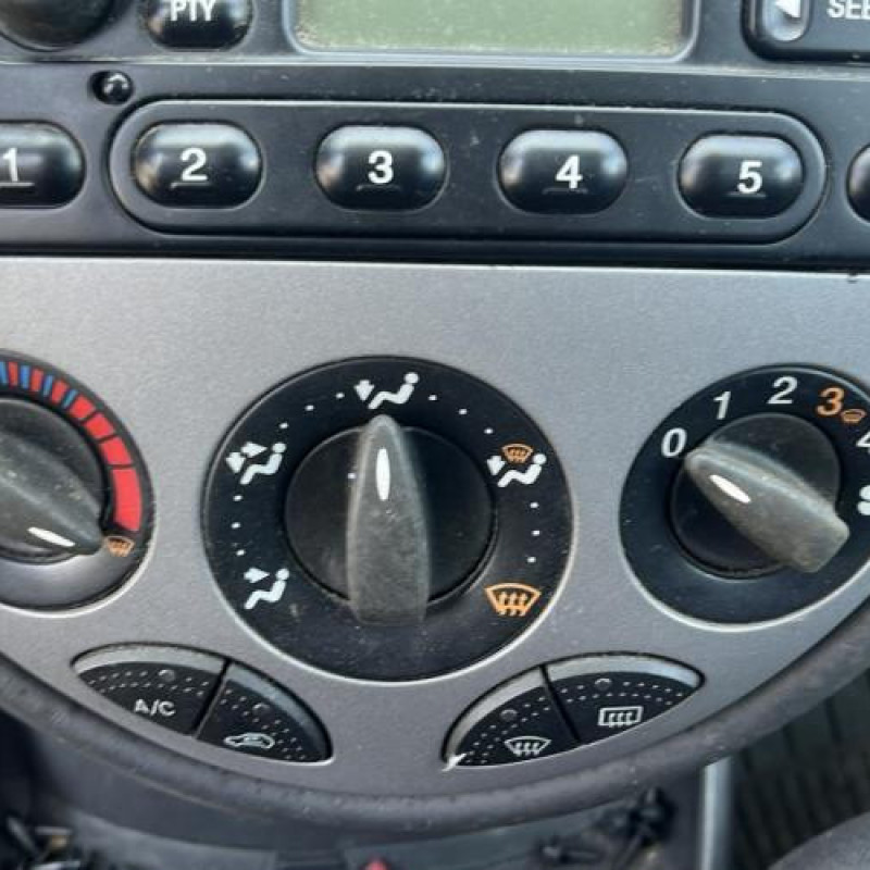 Pare boue avant gauche FORD FOCUS 1 Photo n°14