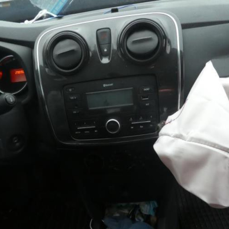 Pare boue avant droit DACIA SANDERO 2 Photo n°5