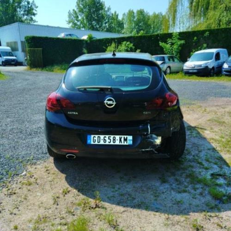 Pare boue avant droit OPEL ASTRA J Photo n°6