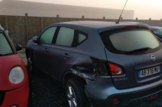 Pare boue avant droit NISSAN QASHQAI 1