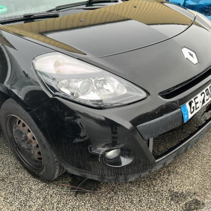 Pare boue avant droit RENAULT CLIO 3 Photo n°16