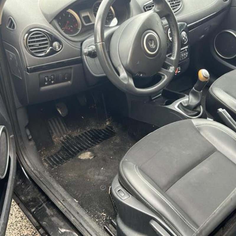 Pare boue avant droit RENAULT CLIO 3 Photo n°18