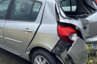 Pare boue avant droit RENAULT CLIO 3