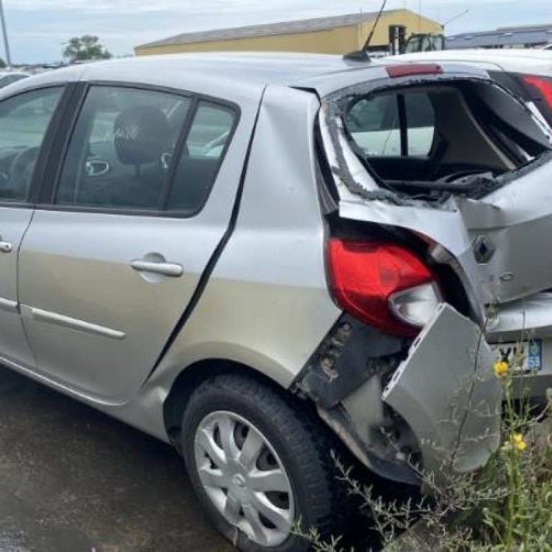 Pare boue avant droit RENAULT CLIO 3 Photo n°9