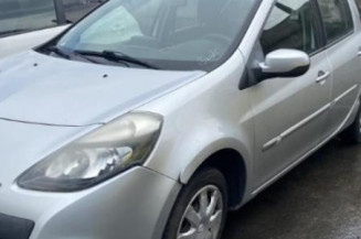 Pare boue avant droit RENAULT CLIO 3