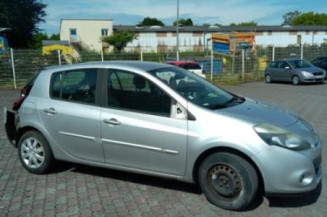 Pare boue avant droit RENAULT CLIO 3