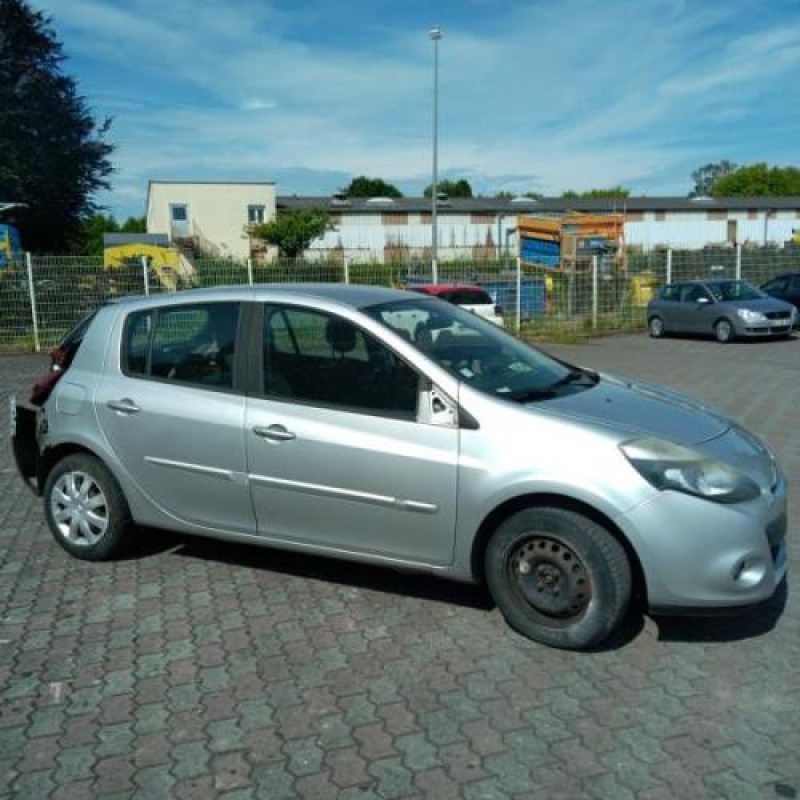 Pare boue avant droit RENAULT CLIO 3 Photo n°14