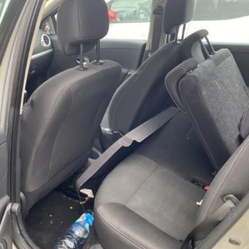 Pare boue avant droit RENAULT CLIO 3 Photo n°17