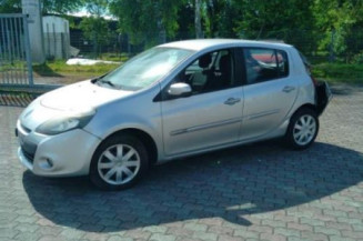 Pare boue avant droit RENAULT CLIO 3