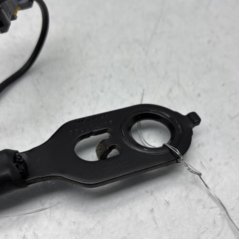 Attache ceinture avant gauche PEUGEOT 2008 1 Photo n°2