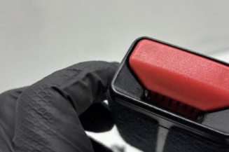 Attache ceinture avant gauche PEUGEOT 2008 1